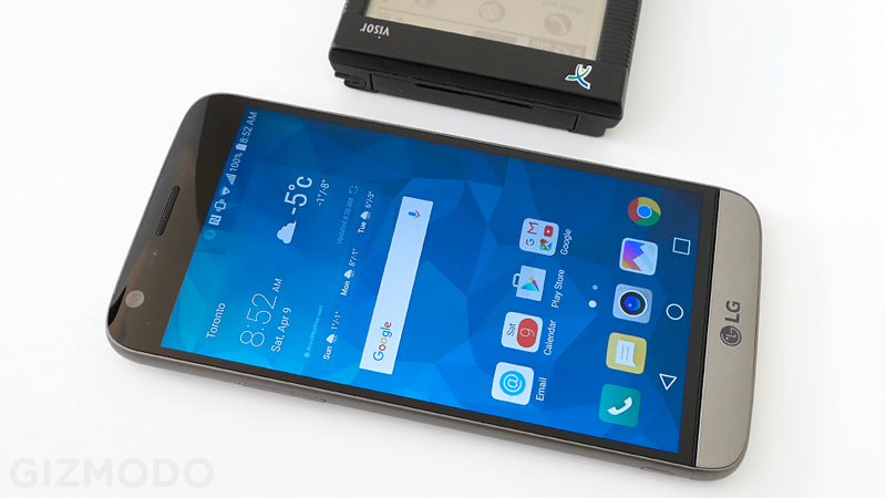 Illustration for article titled LG G5 Review: A Timid Attempt to Put the Gadget Back in Smartphones